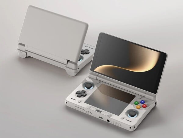 O Ayn Thor possui seu D-Pad na parte inferior, ao contrário do Retroid Pocket Duo, que possui o seu na parte superior.
