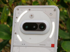 A interface Glyph do Nothing Phone (3a) pode exibir notificações e chamadas recebidas. (Fonte da imagem: Notebookcheck)