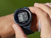 O smartwatch Approach S12 da Garmin (na foto) está recebendo a versão 5.10 do software. (Fonte da imagem: Garmin)