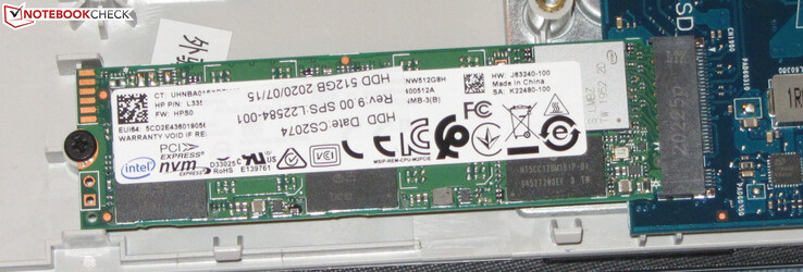 Um SSD NVMe serve como a unidade do sistema.