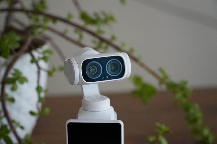 A Insta360 Luna Ultra possui um sistema de lentes duplas da Leica