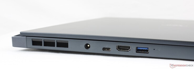 Left: AC adapter, USB-C + Thunderbolt 3, HDMI 2.0, USB-A 3.2 Gen. 2