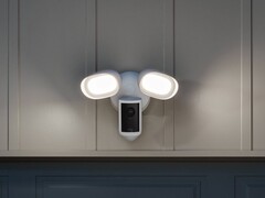 A Ring Floodlight Cam Pro (foto) é uma das quatro novas câmeras de segurança 4K. (Fonte da imagem: Ring)