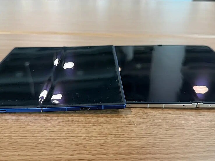 Galaxy Z Fold 7 (à esquerda) ao lado do Oppo Find N6 (à direita).