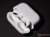 O AirPods Pro 2 pode assemelhar-se a uma cruz entre seu antecessor e o AirPods 3. (Fonte de imagem: NotebookCheck)