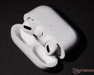 O AirPods Pro 2 pode assemelhar-se a uma cruz entre seu antecessor e o AirPods 3. (Fonte de imagem: NotebookCheck)