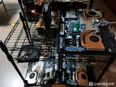 Mineração criptográfica de laptops. (Fonte de imagem: via @harukaze5719)