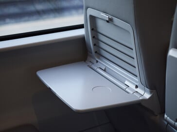 Novas mesas para os passageiros. (Fonte da imagem: Amtrak)
