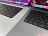 MacBook Pro 16 2021 (esquerda) vs. MacBook Pro 14 2021 (direita)