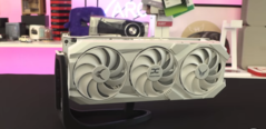 A Red Devil RX 9070 XT Limited Spectral White Edition da PowerColor será lançada em 8 de abril (Fonte da imagem: OC3D TV, YouTube)