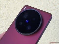O Vivo X200 Ultra nos impressionou com câmeras revolucionárias durante nossa análise recente. (Fonte da imagem: Notebookcheck)
