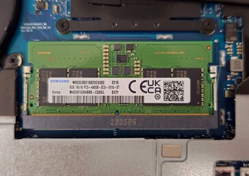 Somente um DDR5 SO-DIMM adicional pode ser instalado