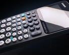 A calculadora gráfica programável Casio fx-CG100 ClassWiz vem com mais de 2.900 funções para resolver problemas matemáticos simples e difíceis. (Fonte da imagem: Casio)
