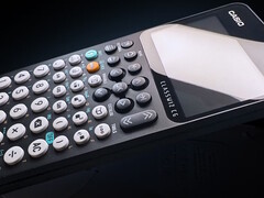 A calculadora gráfica programável Casio fx-CG100 ClassWiz vem com mais de 2.900 funções para resolver problemas matemáticos simples e difíceis. (Fonte da imagem: Casio)