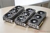 Gigabyte Radeon RX 9070 XT Gaming OC 16G (esquerda), Gigabyte Radeon RX 9070 Gaming OC 16G (centro), Gigabyte Radeon RX 9060 XT Gaming OC 16G (direita)