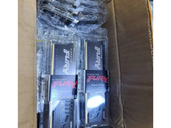 O palete de devoluções da Amazon com 40 sticks de módulos de memória Fury Beast DDR5 de 16 GB da Kingston