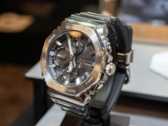 O Casio G-Shock GMC-B2100Y-1AER (foto) tem o formato e a construção em metal da série 2100. (Fonte da imagem: Impress Watch)