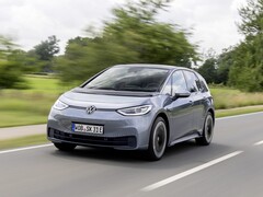 O Volkswagen ID.3 teve uma duração de bateria melhor do que o esperado em um teste de resistência realizado pela ADAC. (Fonte da imagem: Volkswagen)