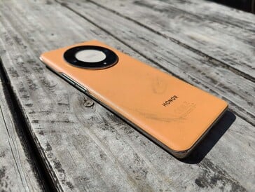 Honor Lado traseiro do X9b (Fonte da imagem: Darryl Linington - NoteBookCheck)