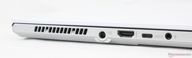 Esquerda: adaptador AC, HDMI 2.0b, USB-C 3.2 Gen. 2 (c/ DP, PD, ou G-Sync), áudio combinado de 3.5 mm