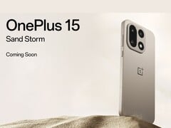 O smartphone OnePlus 15 Sand Storm edition com configuração de câmera tripla é exibido em um fundo de areia do deserto. (Fonte da imagem: OnePlus)