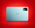 Tablet gamer iQOO Pad Pro mostrado de frente e de trás.