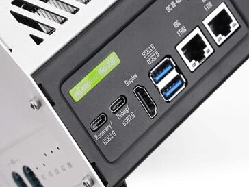 Uma das duas portas Ethernet é particularmente rápida