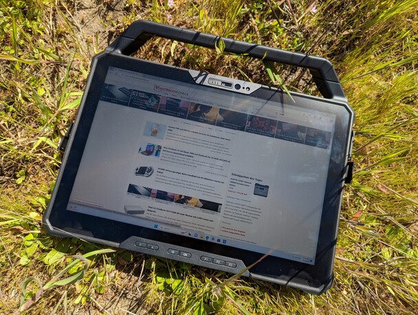 O tablet Latitude 7230 Rugged Extreme da Dell atinge mais de 1000 nits para uma excelente visibilidade em ambientes externos (Fonte da imagem: Notebookcheck)