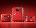 O Jackery HomePower 2000 Plus v2 Edição da Cruz Vermelha, o Jackery HomePower 3600 Plus Edição da Cruz Vermelha e o Jackery HomePower 1000 Plus v2 Edição da Cruz Vermelha (da esquerda para a direita)