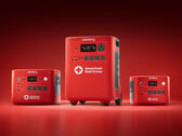 O Jackery HomePower 2000 Plus v2 Edição da Cruz Vermelha, o Jackery HomePower 3600 Plus Edição da Cruz Vermelha e o Jackery HomePower 1000 Plus v2 Edição da Cruz Vermelha (da esquerda para a direita)