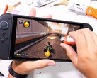 Além da tela que pode ser facilmente arranhada, o Nintendo Switch 2 parece ser bem construído (Fonte da imagem: JerryRigEverything)