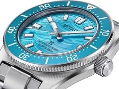 Close-up do Seiko Prospex 1965 Heritage Diver, mostrando seu mostrador azul, indicador de data, ponteiros e marcadores luminosos e caixa em aço inoxidável.