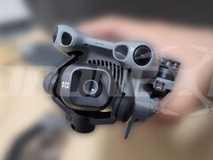 O DJI Mini 5 Pro de perto com sua câmera de 24 mm e f/1.8. (Fonte da imagem: via DroneXL & Jasper Ellens)