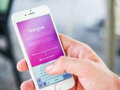 Smartphone com o aplicativo do Instagram em execução