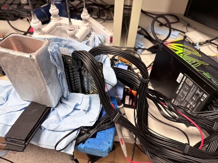 A MSI GeForce RTX 5090 Lightning Z já foi submetida a um overclock de incríveis 3,742 GHz por overclockers. (Fonte da imagem: 