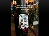 Um TikTok (captura de tela) mostrando o botão de faixa de pedestres hackeado em Palo Alto. (Fonte da imagem: rosecampau no TikTok)