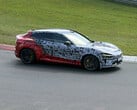Xiaomi YU7 GT camuflado em Nurburgring. (Fonte da imagem: Niubei Shehuiren/Weibo)