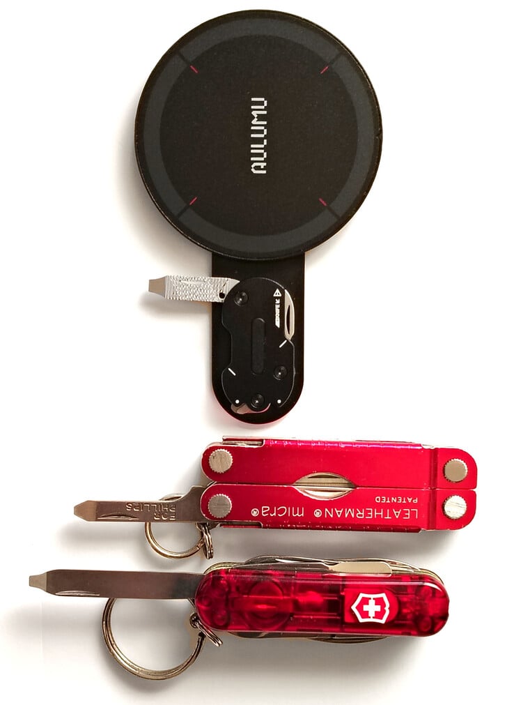 Em comparação com os canivetes Leatherman e os canivetes suíços.