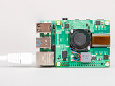 O PoE+ HAT é um HAT relativamente curto para as placas de Raspberry Pi. (Fonte de imagem: Raspberry Fundação Pi)
