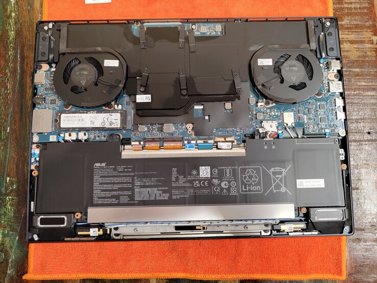 Dentro do Asus Zenbook Pro 16X OLED