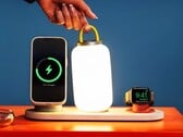 O carregador do DailyObjects também pode carregar uma lâmpada portátil.