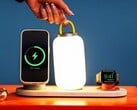 O carregador do DailyObjects também pode carregar uma lâmpada portátil.