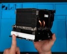 Uma captura de tela do grande dissipador de calor da Steam Machine, localizado acima de suas unidades de E/S e da fonte de alimentação
