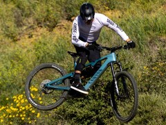 A Canyon Spectral:ON e-mountain bike pode ter uma bateria de 900 Wh para até 60 milhas (~97 km) de alcance assistido. (Fonte da imagem: Canyon)