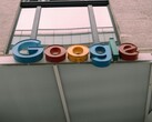 O logotipo do Google exibido em uma fachada de prédio. (Fonte da imagem: Hardeep Singh via Pexels)