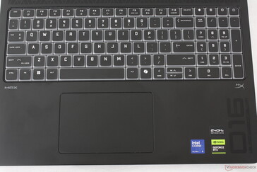 Novo design de teclado chanfrado em comparação com o design chiclet do modelo 2024