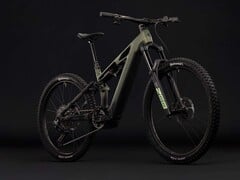 Cube apresenta uma nova e-MTB com equipamento impressionante