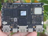 O Khadas Edge2 utiliza o chipset Rockchip RK3588S em uma placa de 82 x 57,5 x 5,7 mm. (Fonte da imagem: CNX Software)