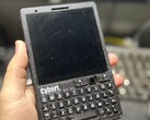 O CyberT se parece com um BlackBerry, mas é alimentado por um Raspberry Pi CM4 (Fonte da imagem: Carbon Computers)