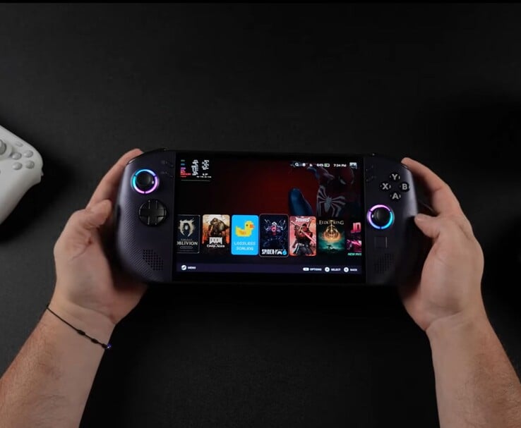 Lenovo Legion Go S handheld com interface SteamOS mostrando vários jogos (Fonte da imagem: ETA PRIME via YouTube)